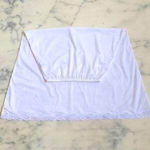 NWOT. Vintage Mel-Lin White Petticoat with Laces.